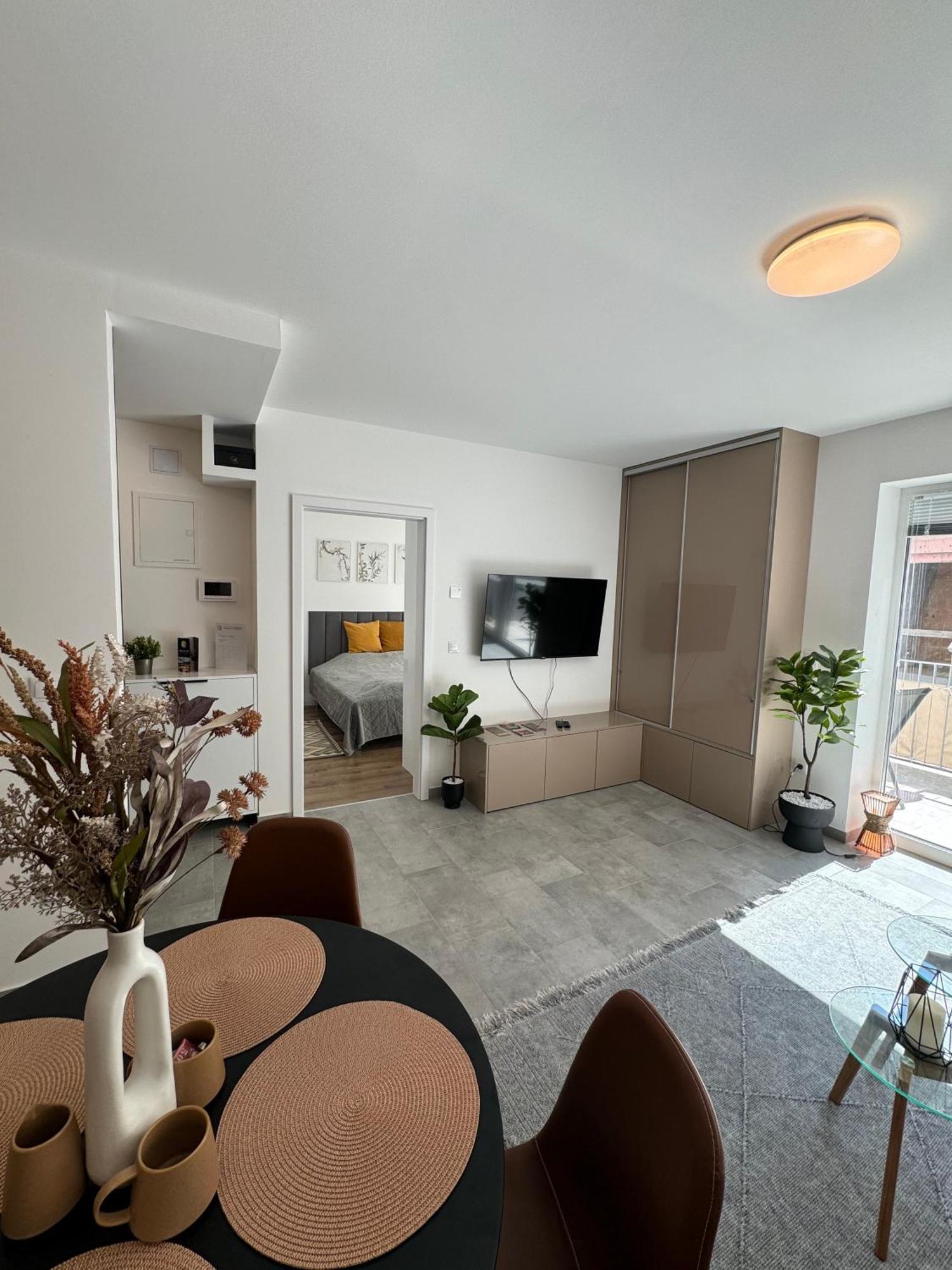 Hello 5C Apartman - Pecs Bagian luar foto